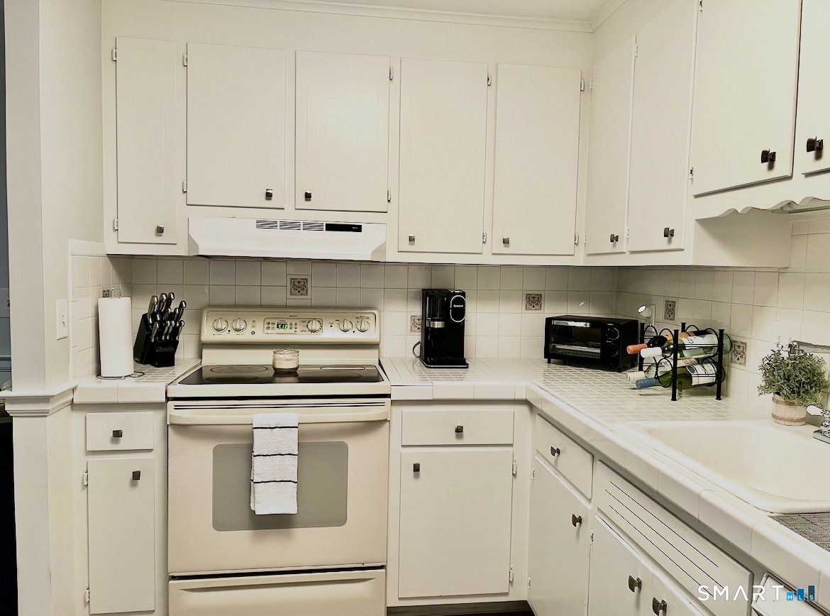 96 Coronado Drive Newington CT 06111