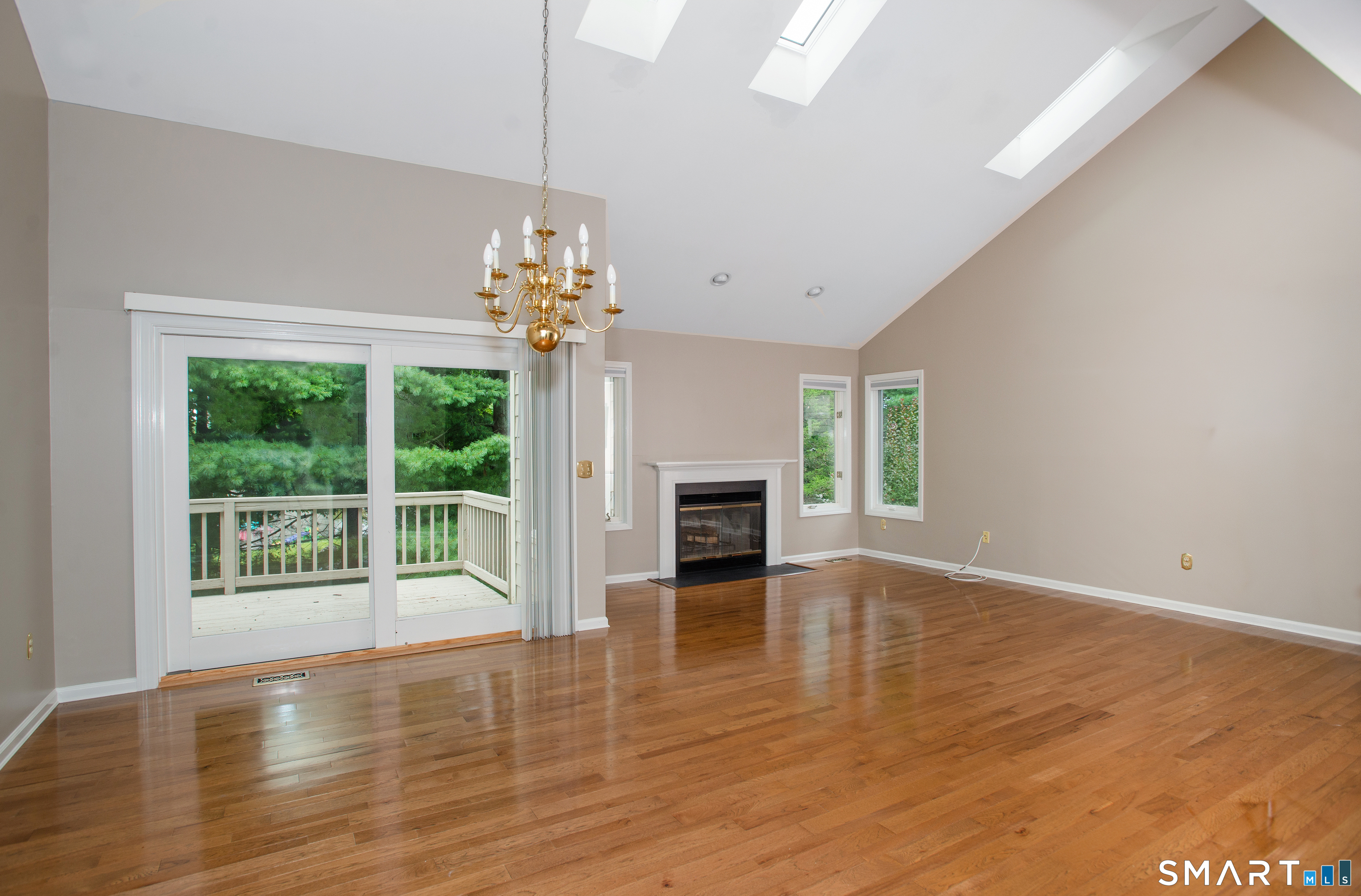 12 Boulevard Drive Danbury CT 06810