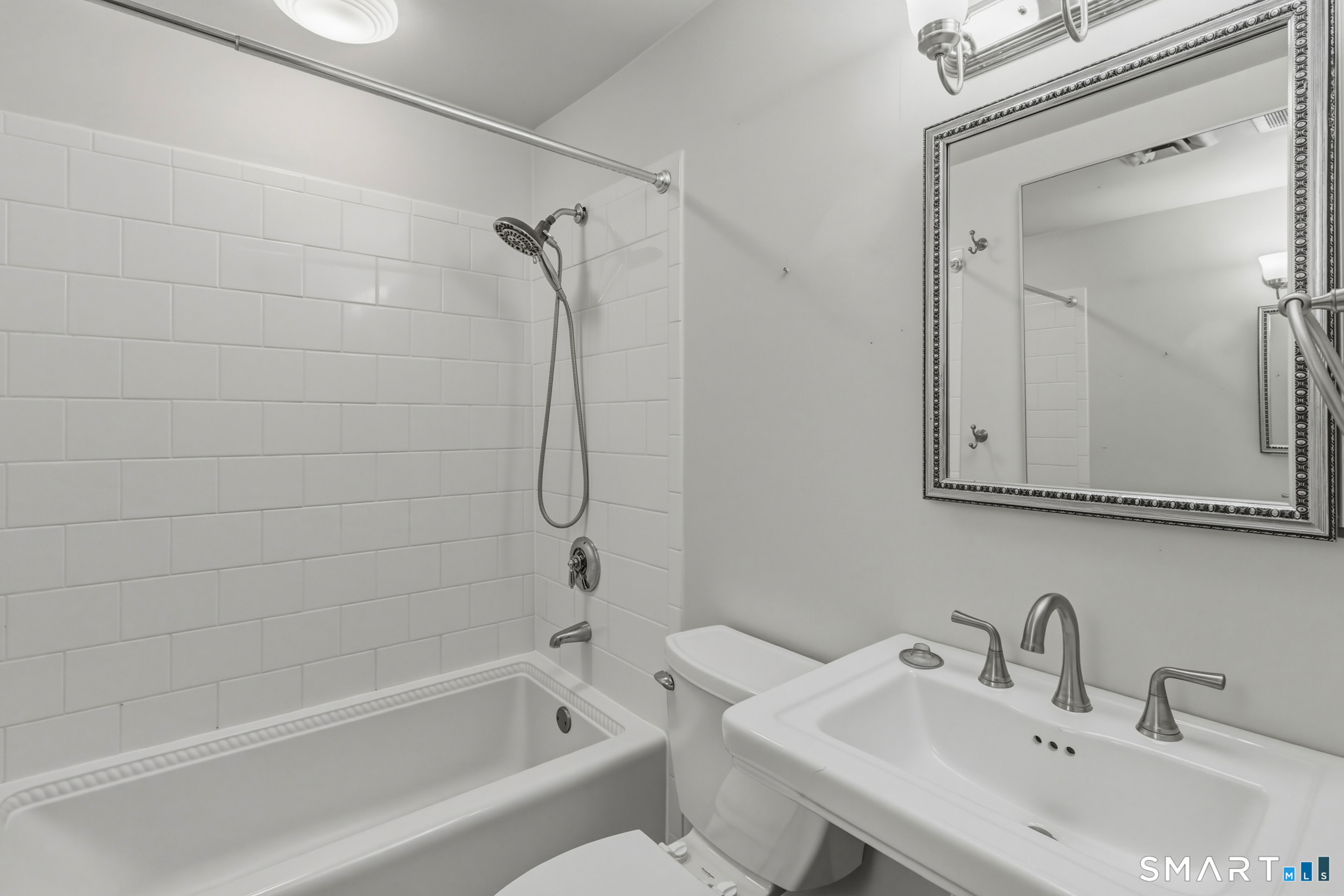 2 Gillette Court Simsbury CT 06070