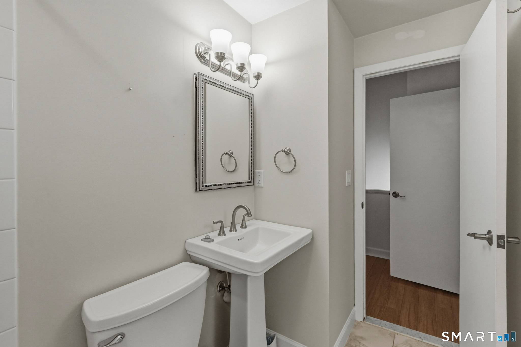 2 Gillette Court Simsbury CT 06070