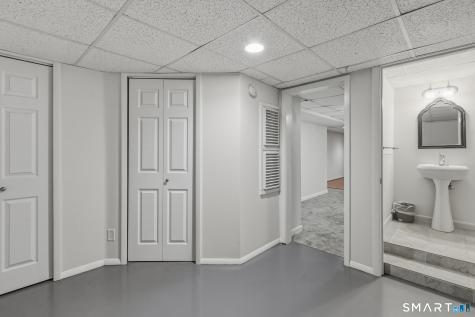 2 Gillette Court Simsbury CT 06070