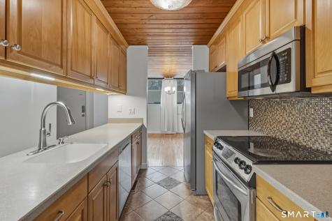 2 Gillette Court Simsbury CT 06070