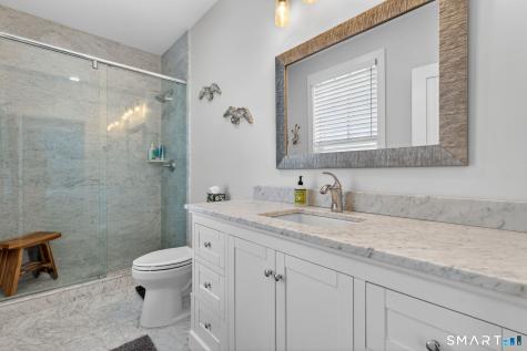 185 Main Street East Lyme CT 06357