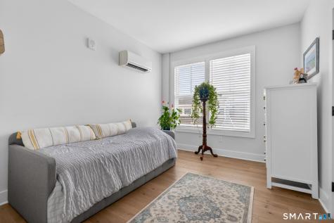 185 Main Street East Lyme CT 06357