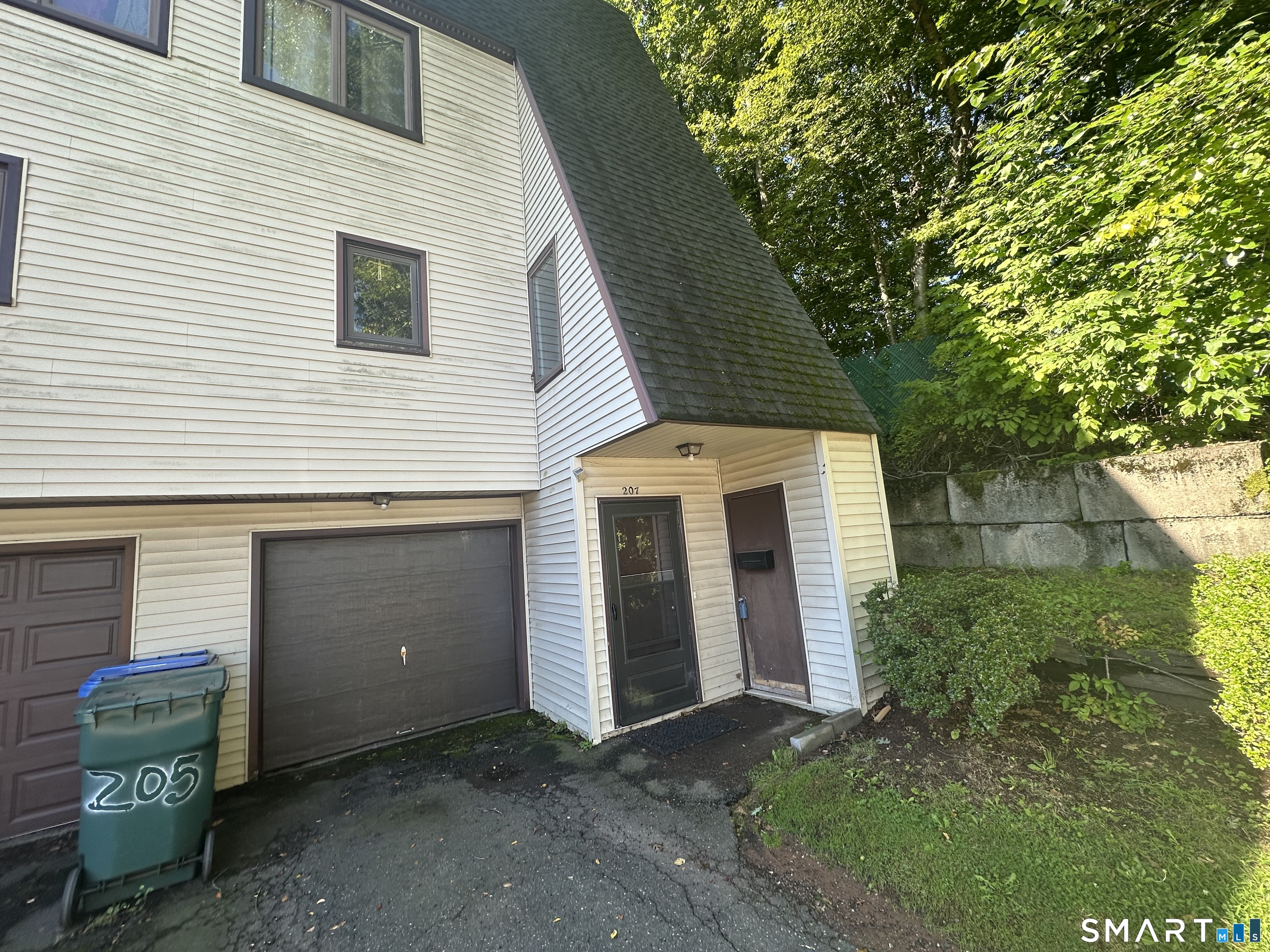 207 High Top West Circle Hamden CT 06514