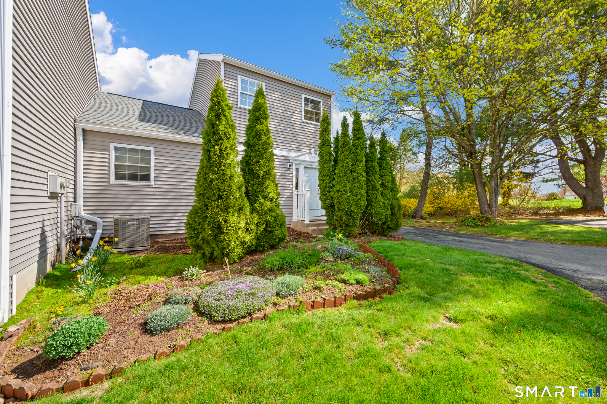 10 Linden Court Bloomfield CT 06002