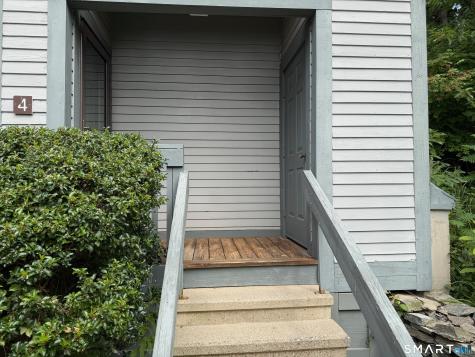 4 Sweetbriar Lane Avon CT 06001