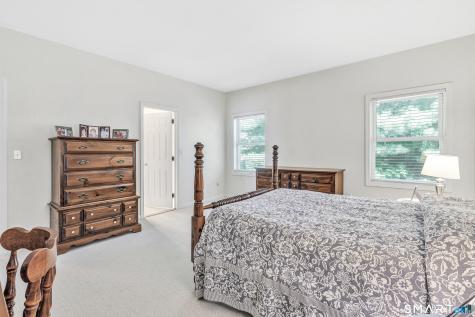 182 Summerfield Gardens Shelton CT 06484