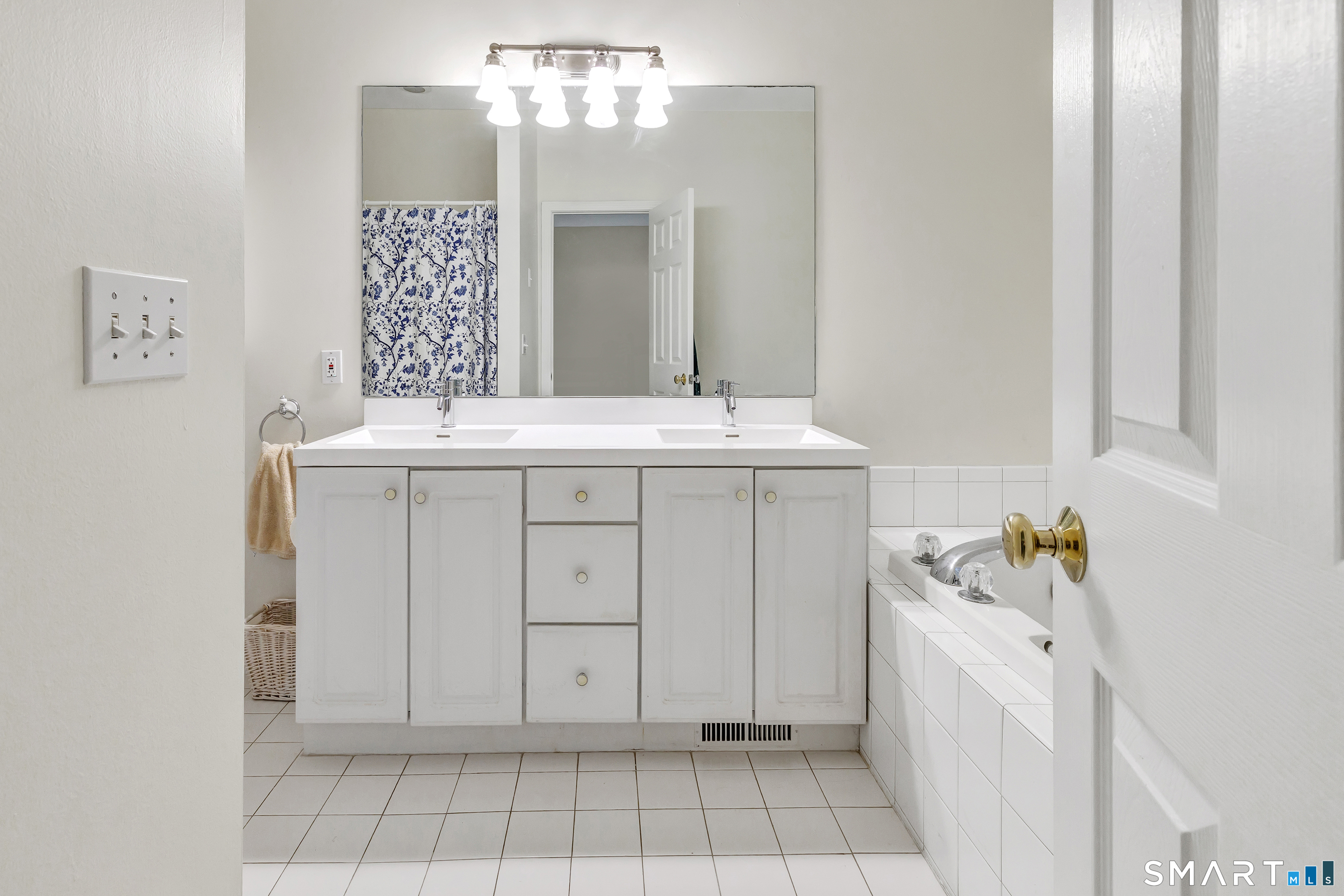 182 Summerfield Gardens Shelton CT 06484