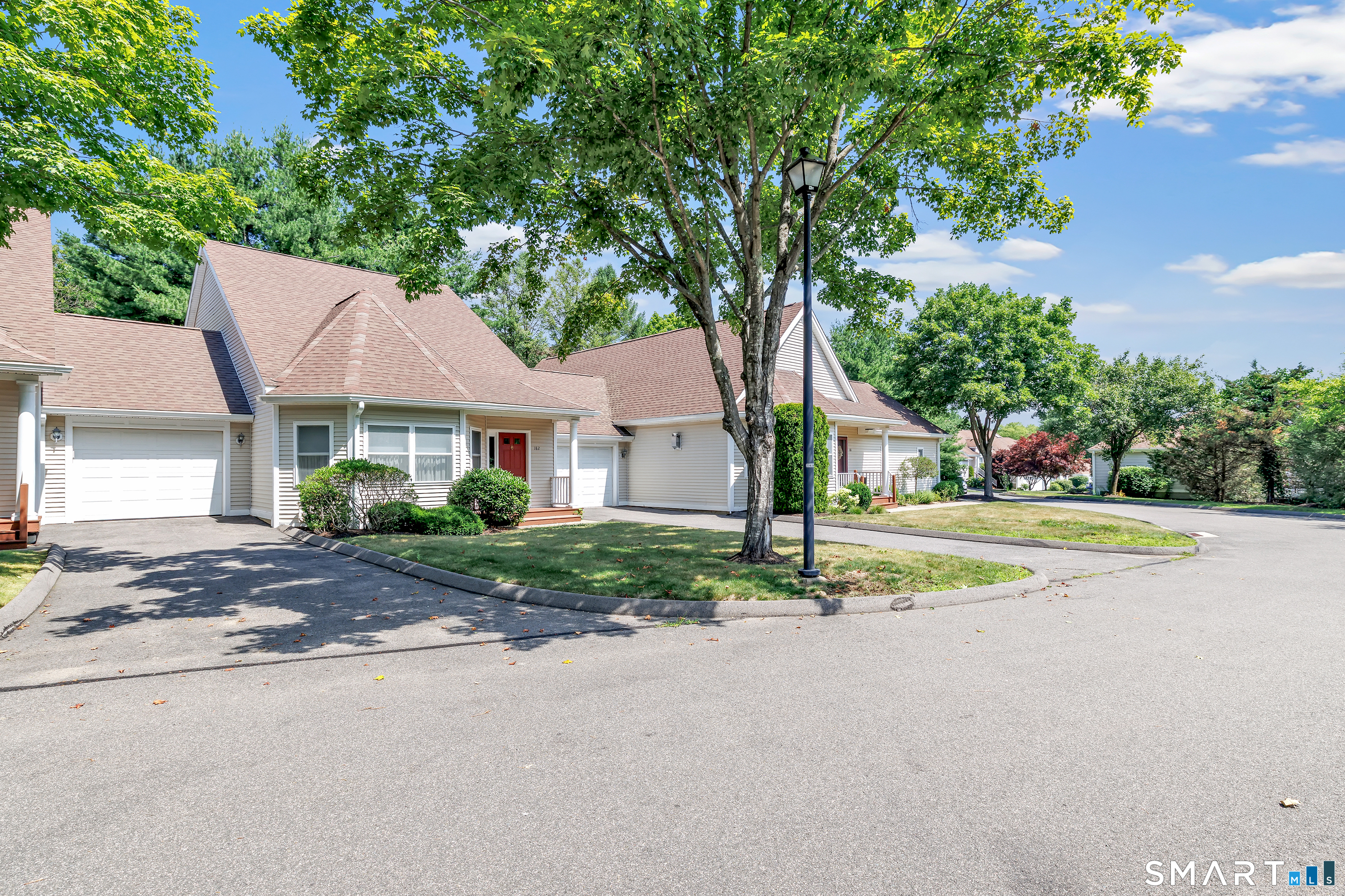 182 Summerfield Gardens Shelton CT 06484
