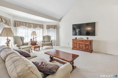 182 Summerfield Gardens Shelton CT 06484