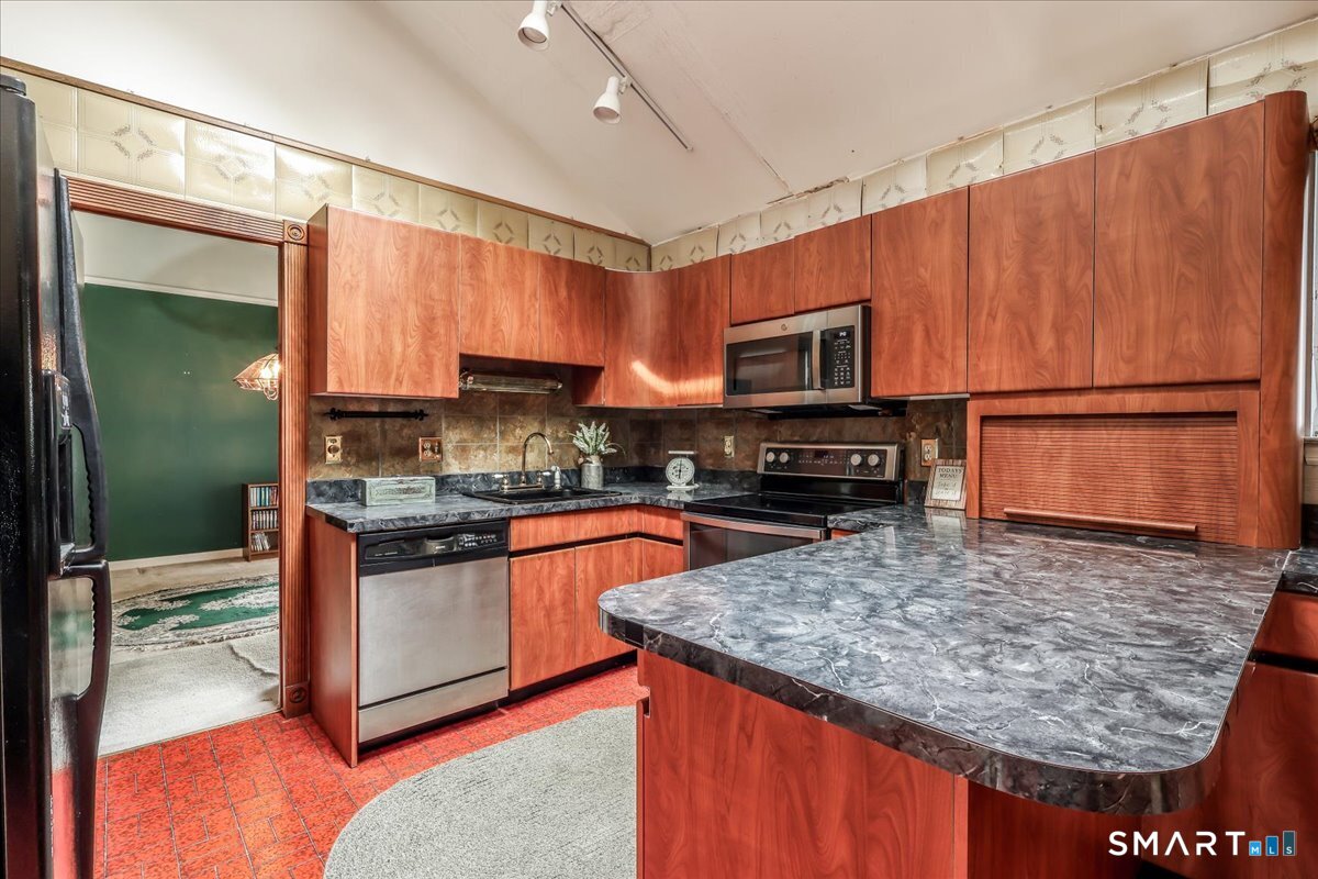 18 Hearthstone Drive Brookfield CT 06804