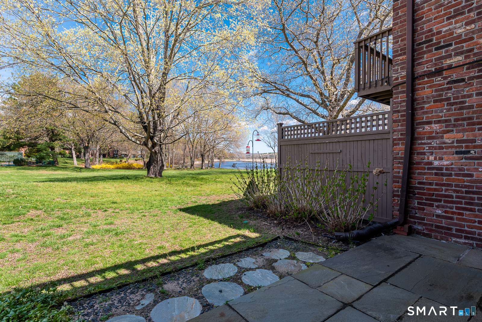 85 River Road Essex CT 06426