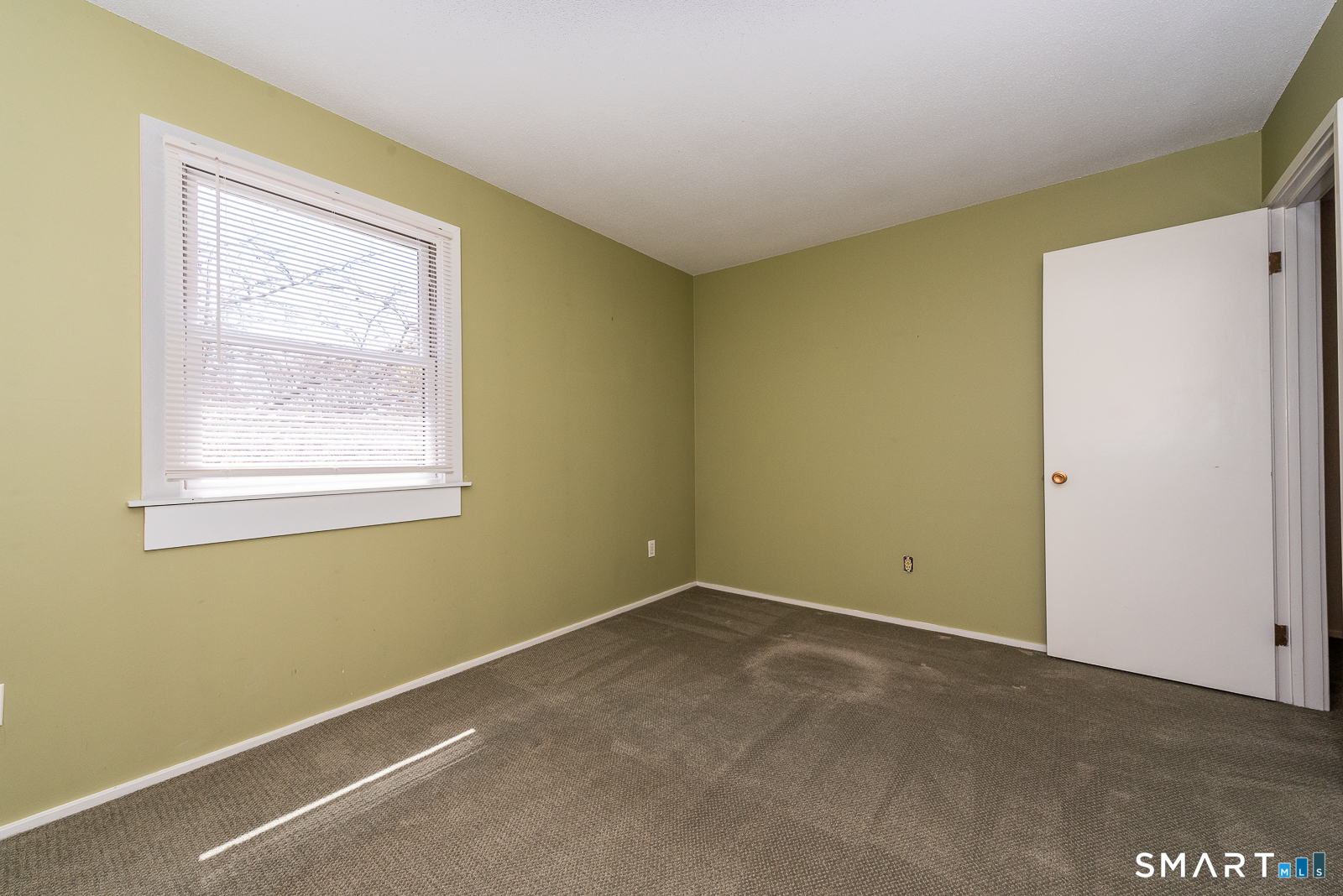85 River Road Essex CT 06426