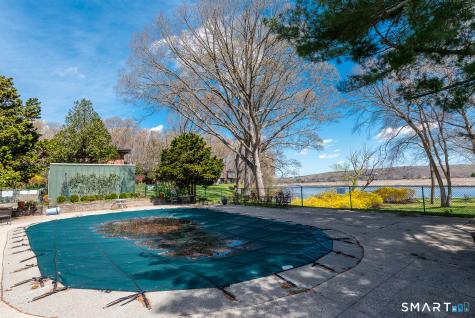 85 River Road Essex CT 06426