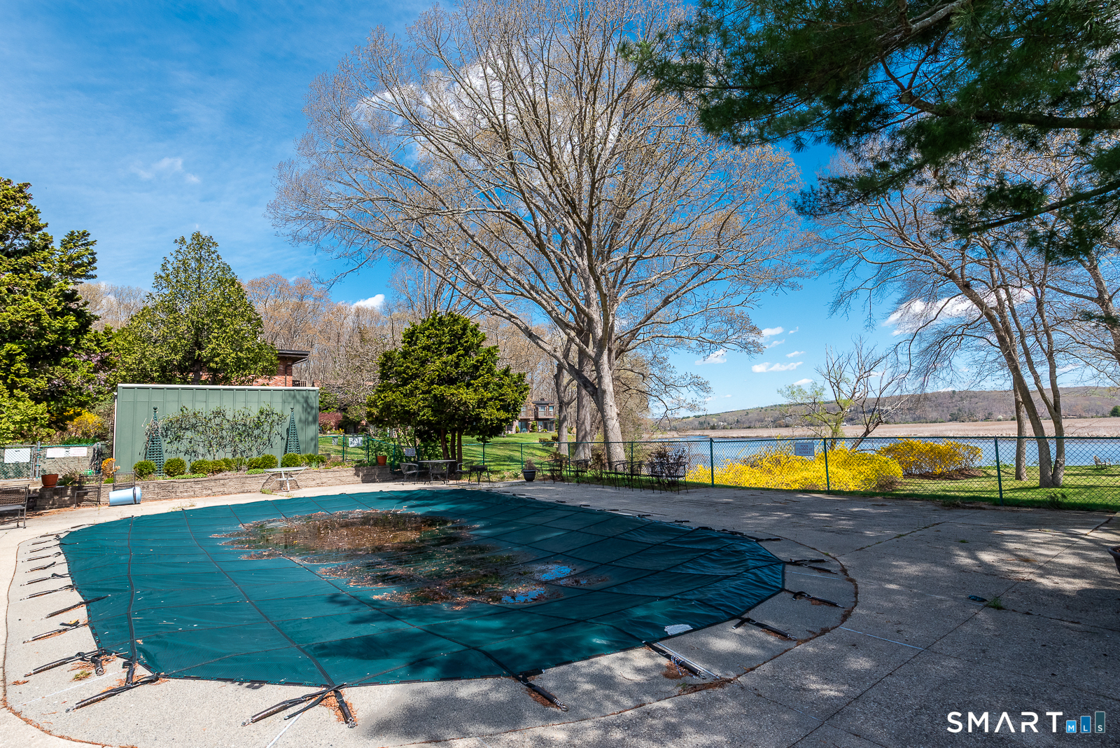 85 River Road Essex CT 06426