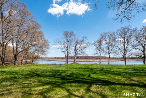 85 River Road Essex CT 06426