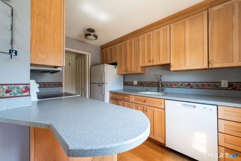 85 River Road Essex CT 06426