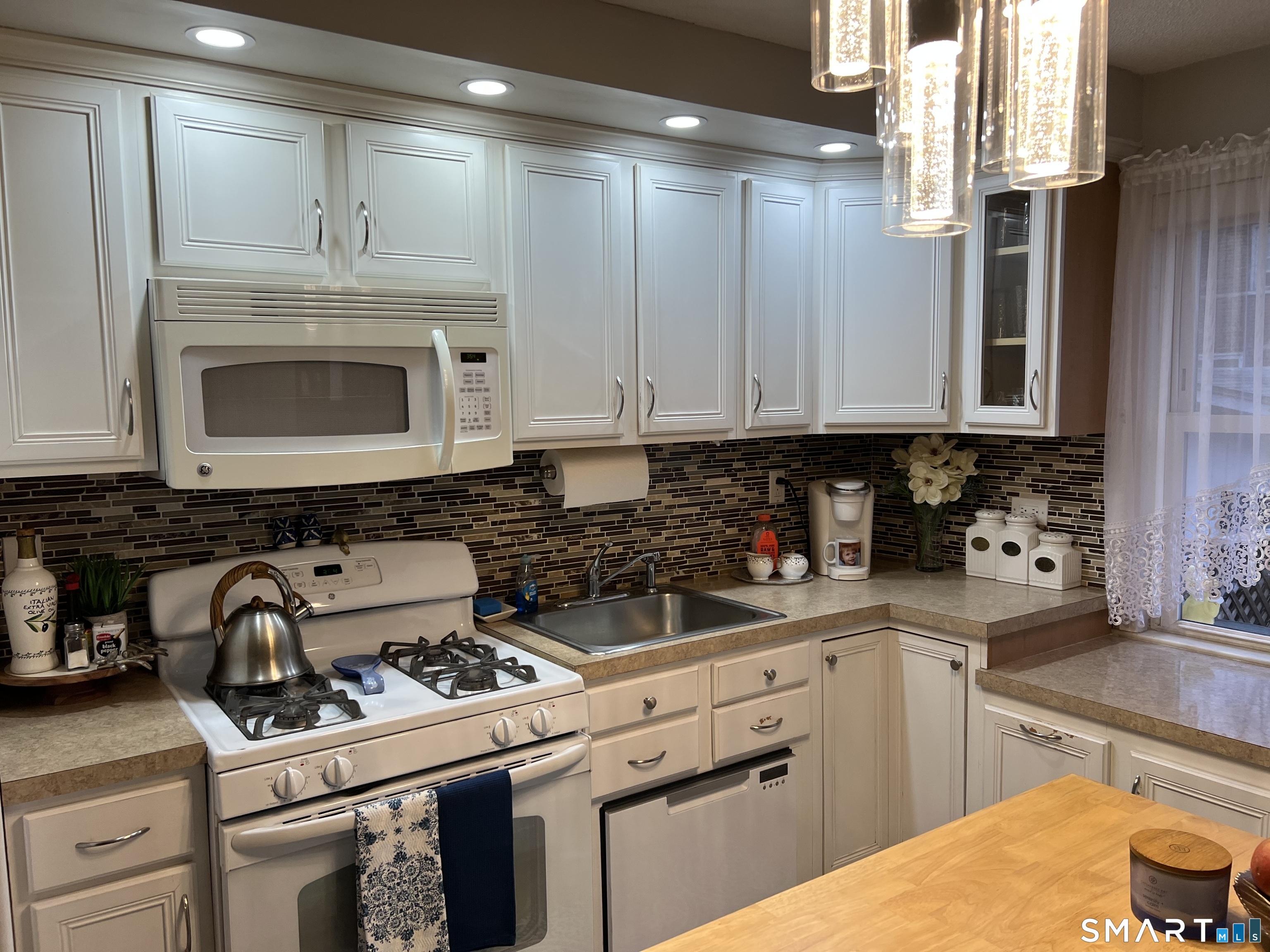 272 Court D, Bld 54 Court Bridgeport CT 06610