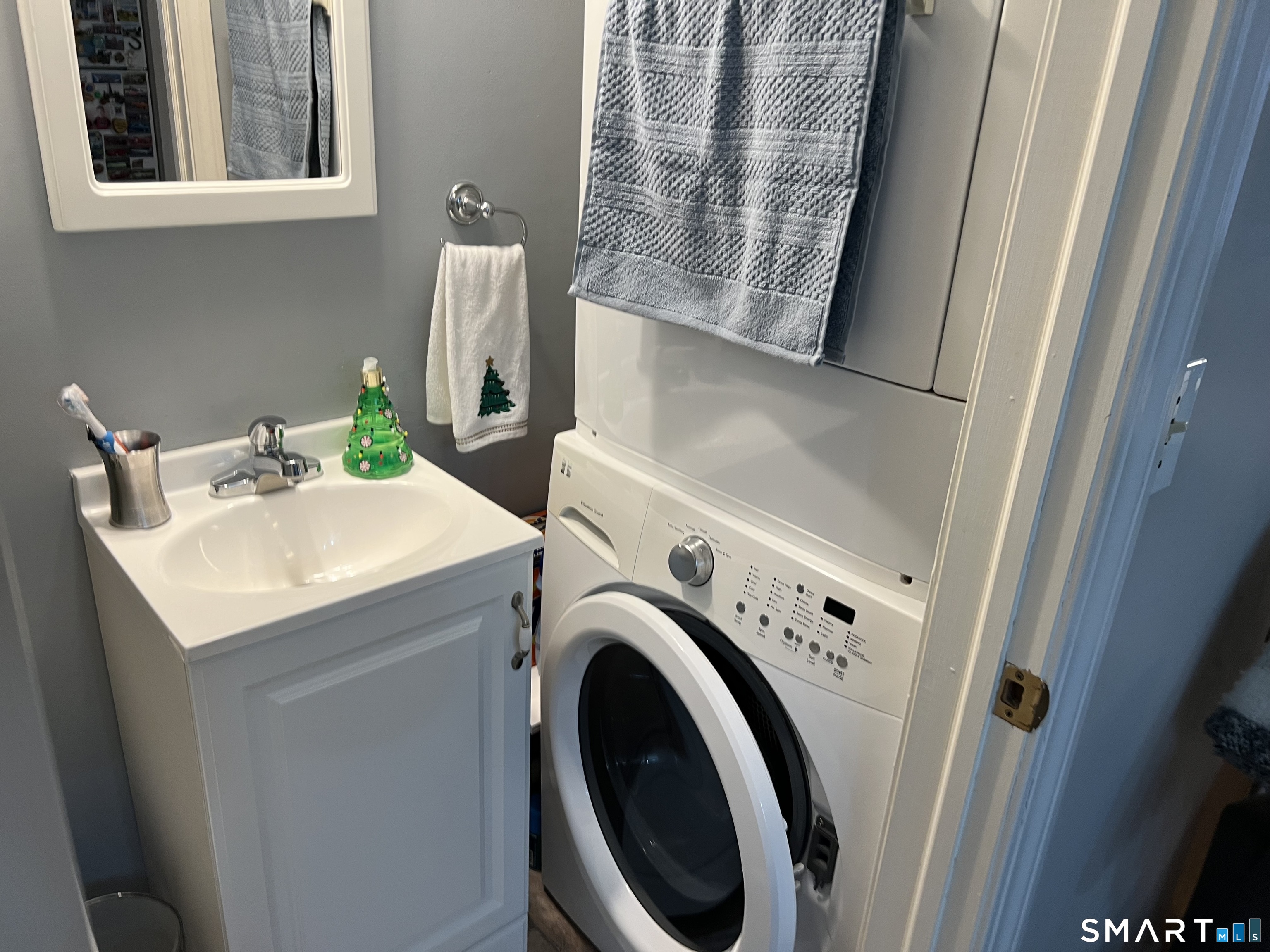 272 Court D, Bld 54 Court Bridgeport CT 06610