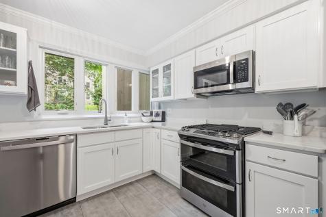 8 Staunton Court Farmington CT 06032