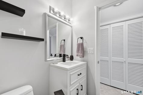 8 Staunton Court Farmington CT 06032