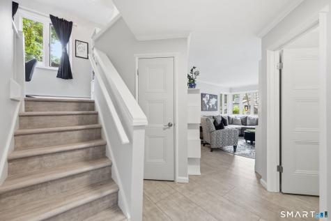 8 Staunton Court Farmington CT 06032