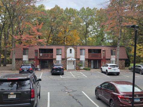 35 Woodsedge Drive Newington CT 06111