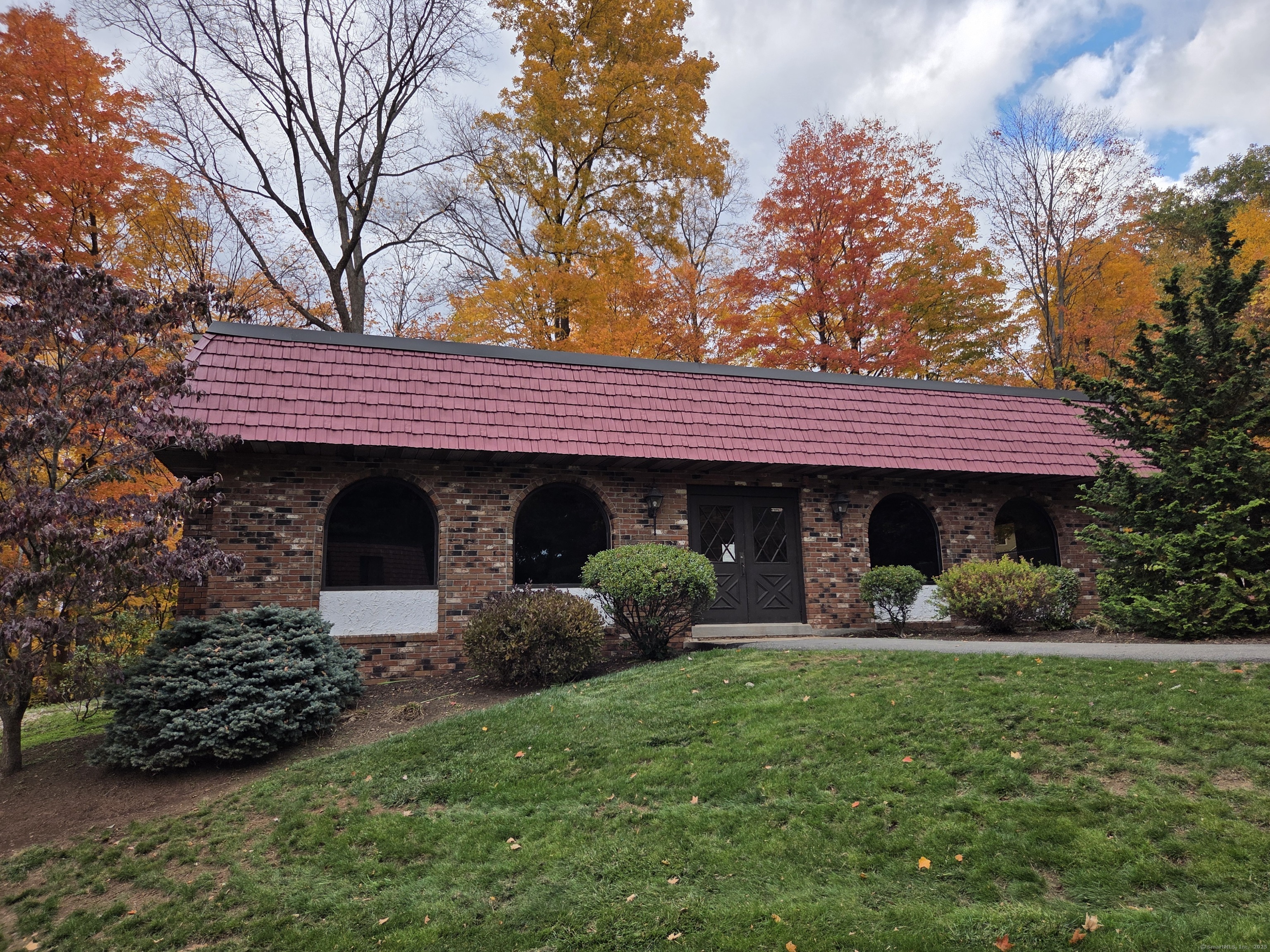 35 Woodsedge Drive Newington CT 06111