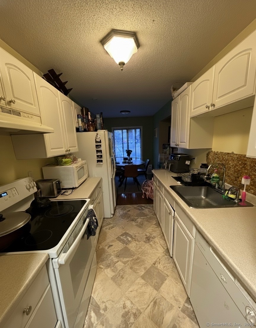 35 Woodsedge Drive Newington CT 06111
