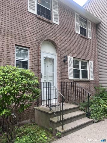 82 East Gate Lane Hamden CT 06514