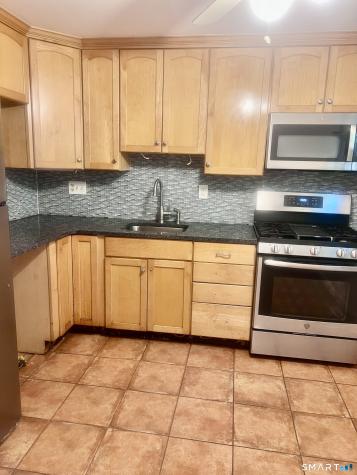 82 East Gate Lane Hamden CT 06514