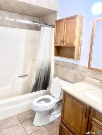 82 East Gate Lane Hamden CT 06514