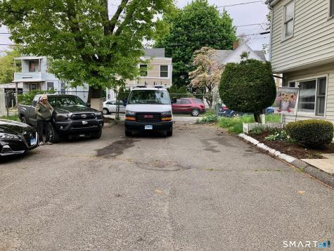 30 Yarrington Court Bridgeport CT 06607