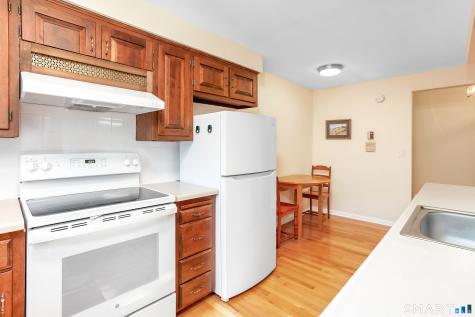 31 Harbour Village Branford CT 06405