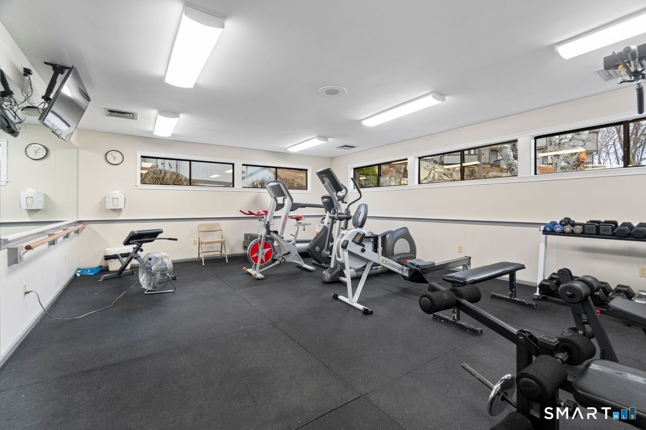 31 Harbour Village Branford CT 06405