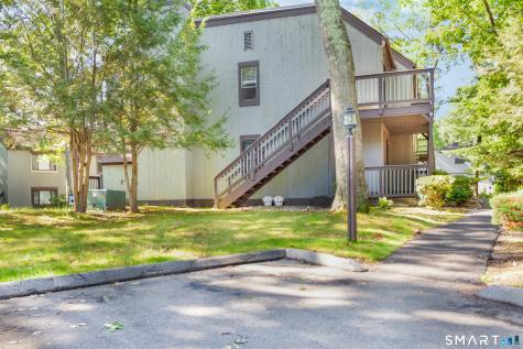 31 Harbour Village Branford CT 06405
