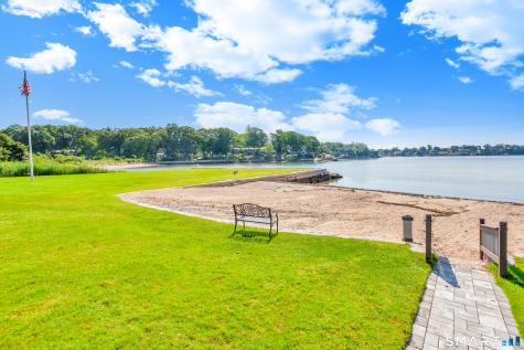 31 Harbour Village Branford CT 06405