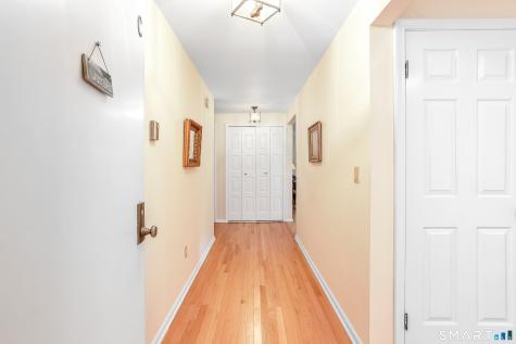 31 Harbour Village Branford CT 06405