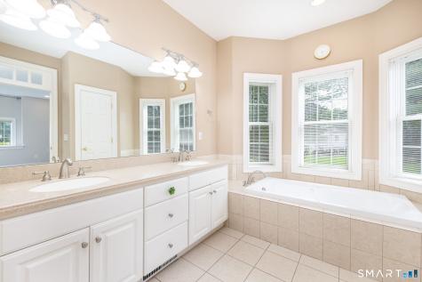 6 Wyeth Drive Bloomfield CT 06002