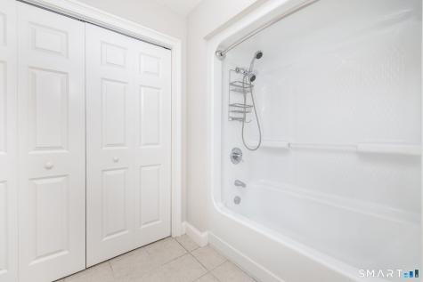 6 Wyeth Drive Bloomfield CT 06002