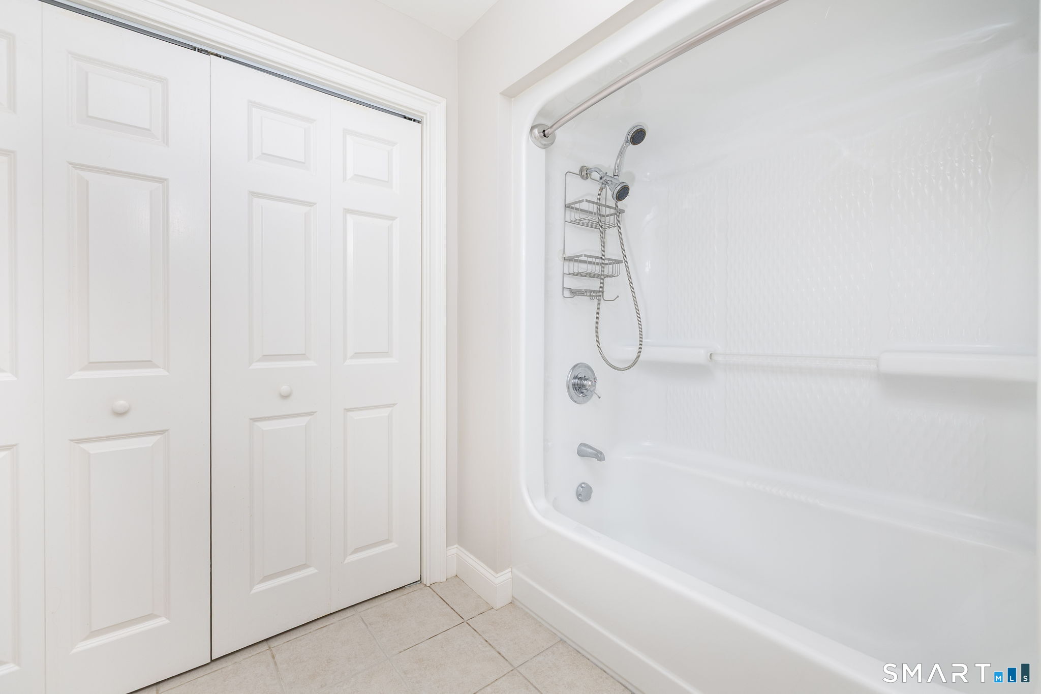 6 Wyeth Drive Bloomfield CT 06002