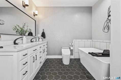 101 Turtlebrook Lane Bristol CT 06010