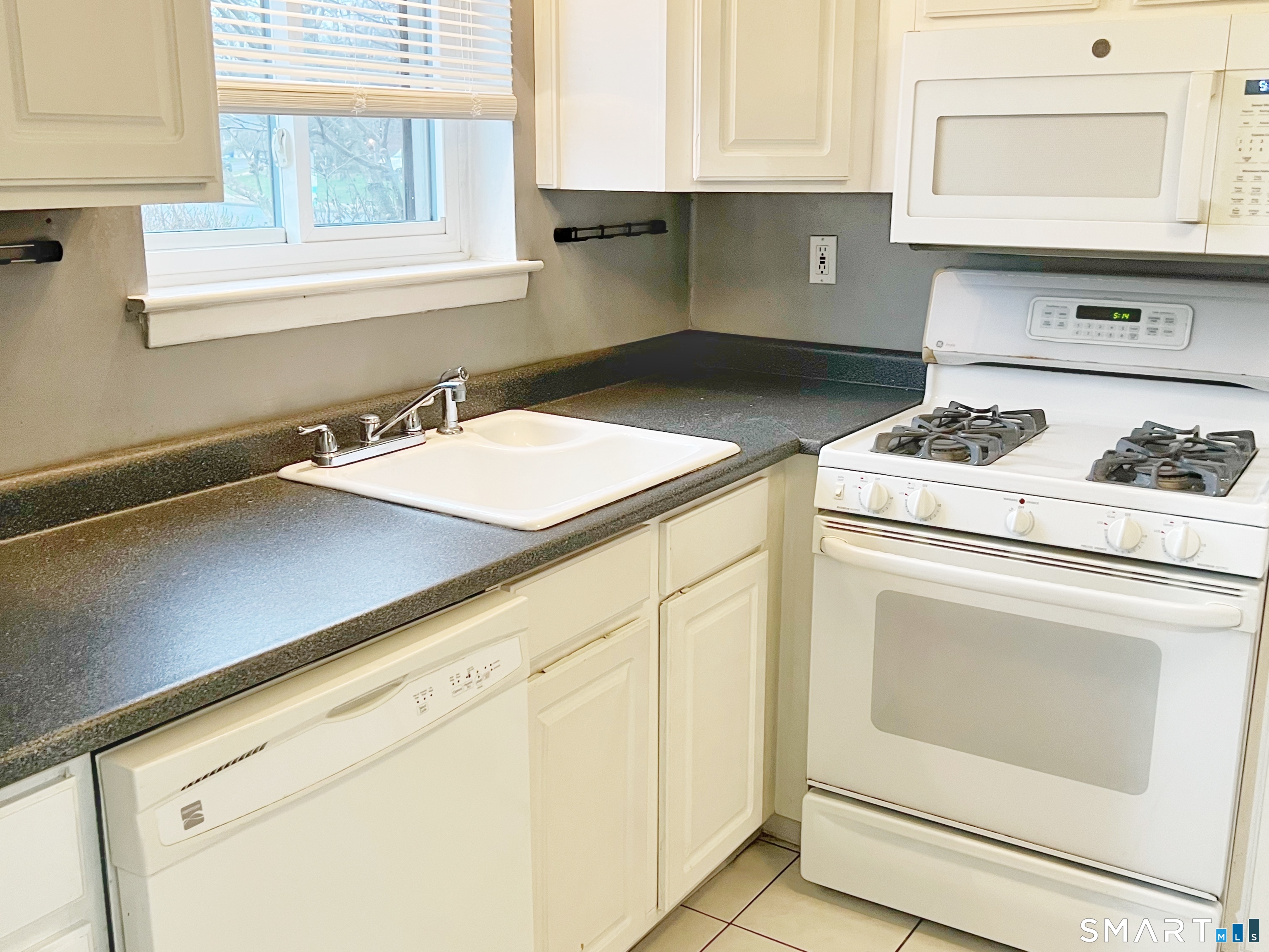 94 Wakefield Circle East Hartford CT 06118