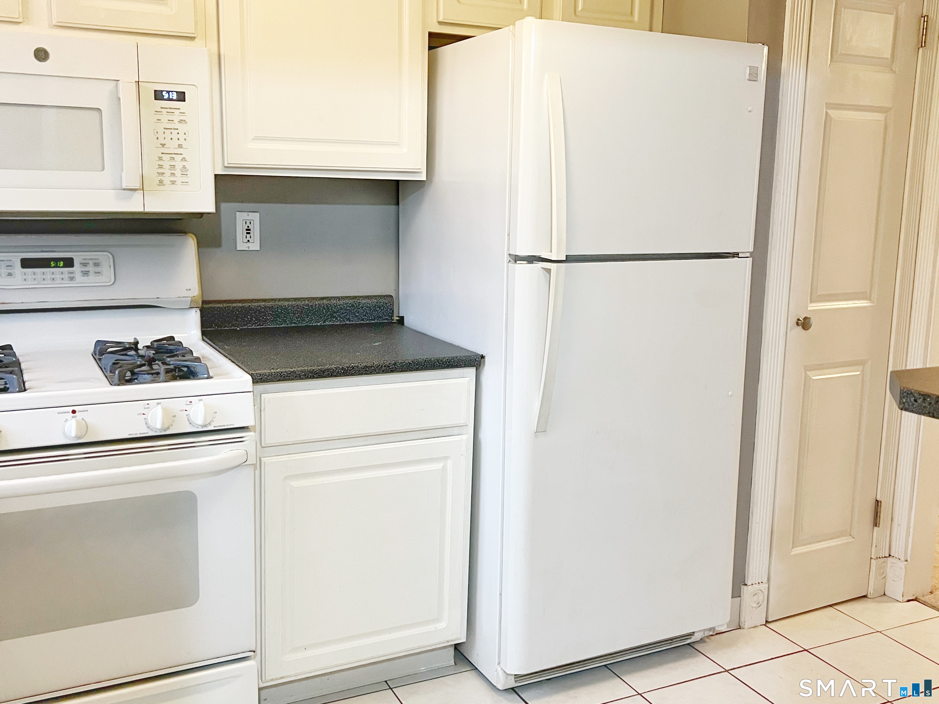 94 Wakefield Circle East Hartford CT 06118