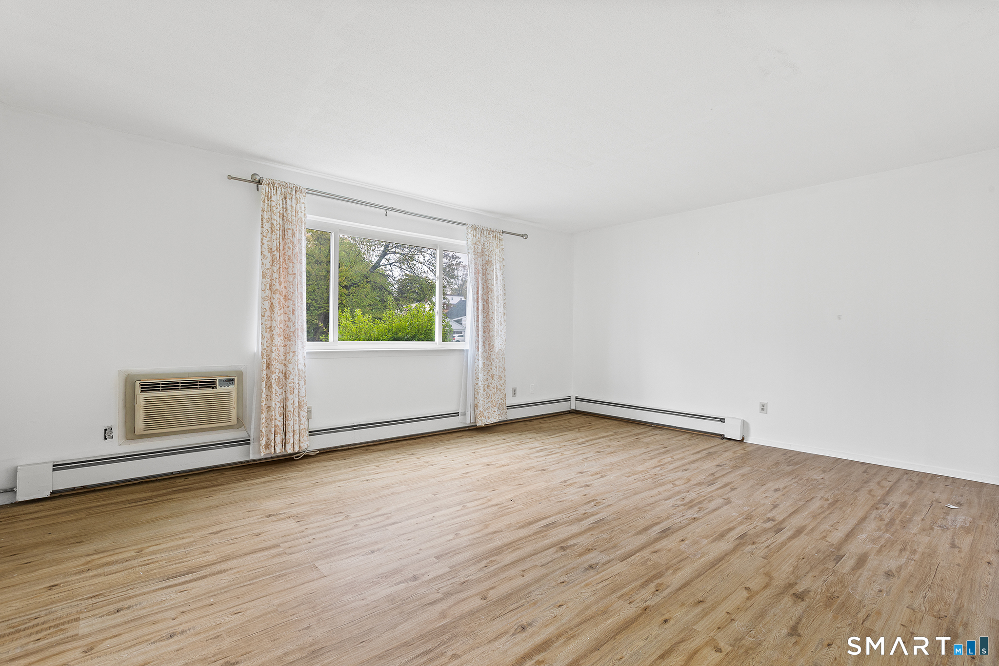 557 Glendale Avenue Bridgeport CT 06606