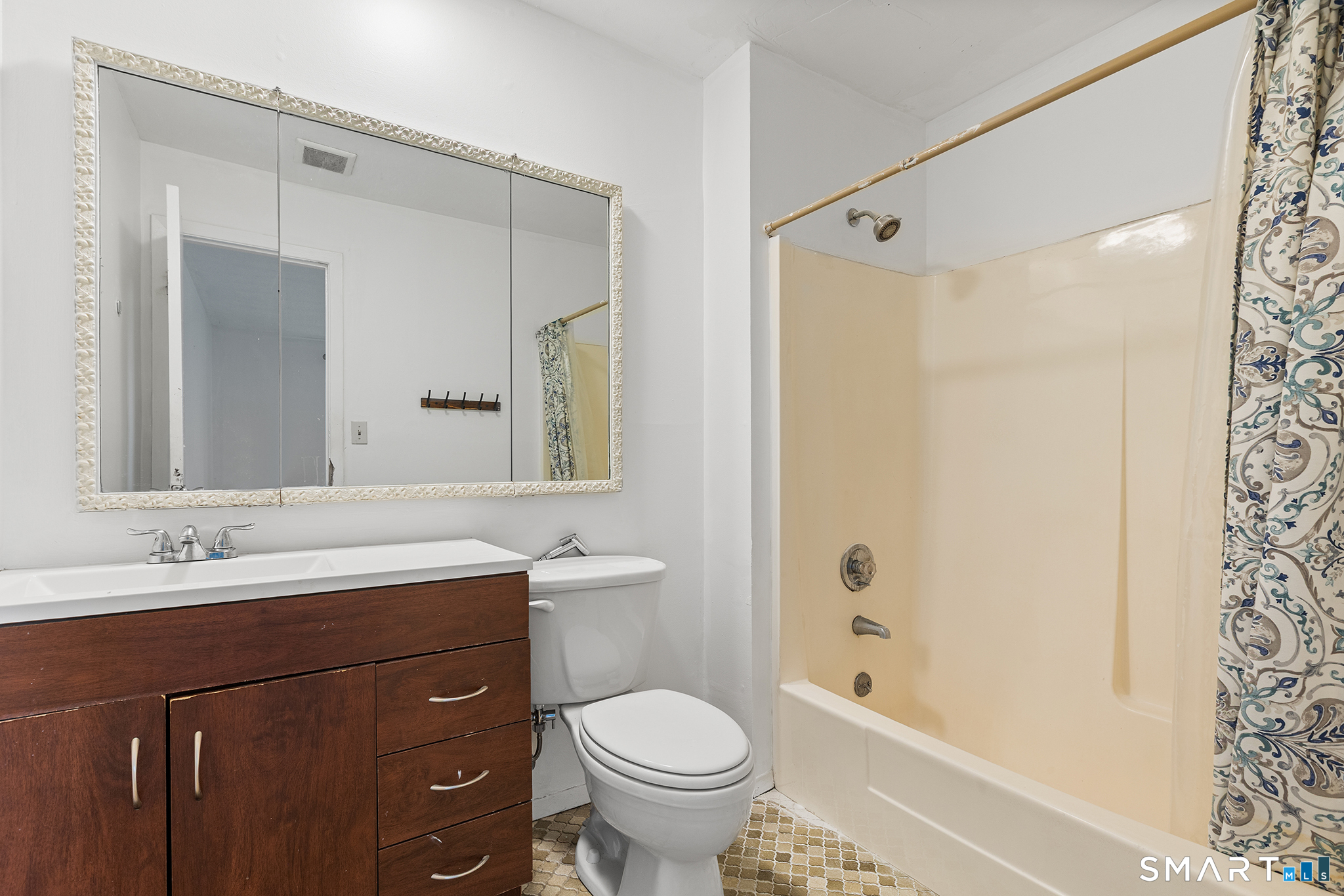 557 Glendale Avenue Bridgeport CT 06606