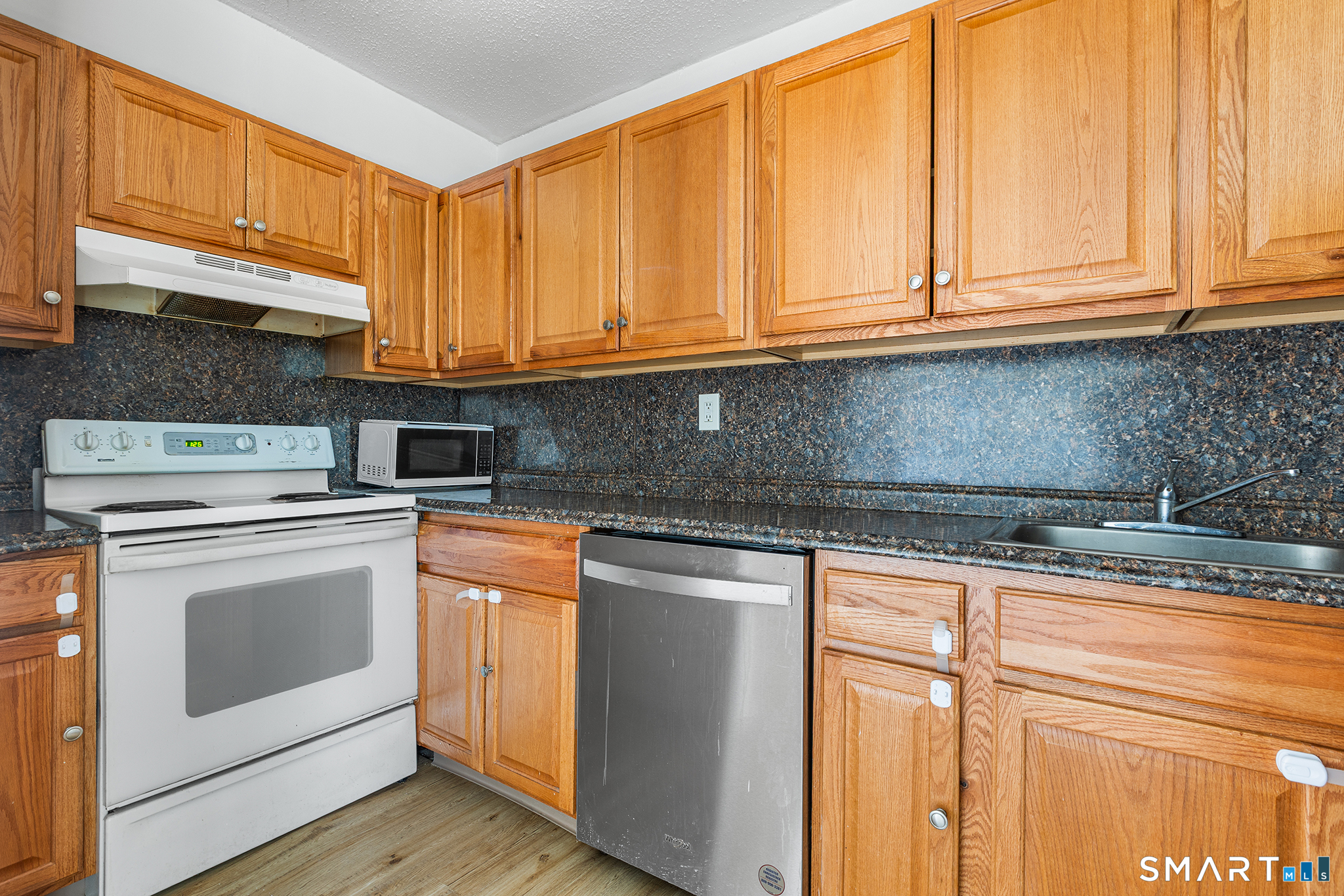 557 Glendale Avenue Bridgeport CT 06606