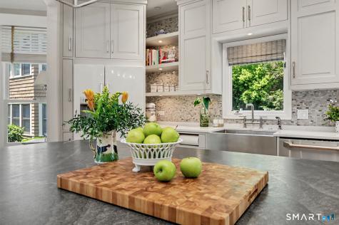 942 South Pine Creek Road Fairfield CT 06824