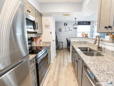 15 Crown Knoll Court Groton CT 06340